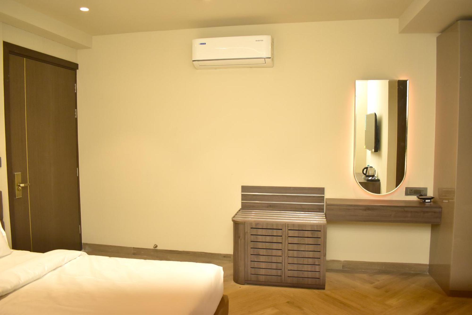 Hotel Cullinan By Qotel Janakpuri Delhi  Luaran gambar